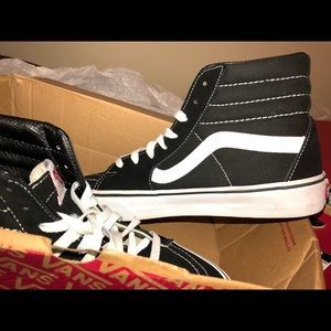 SK8-Hi High top vans.